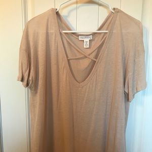 Beige criss cross top!💗